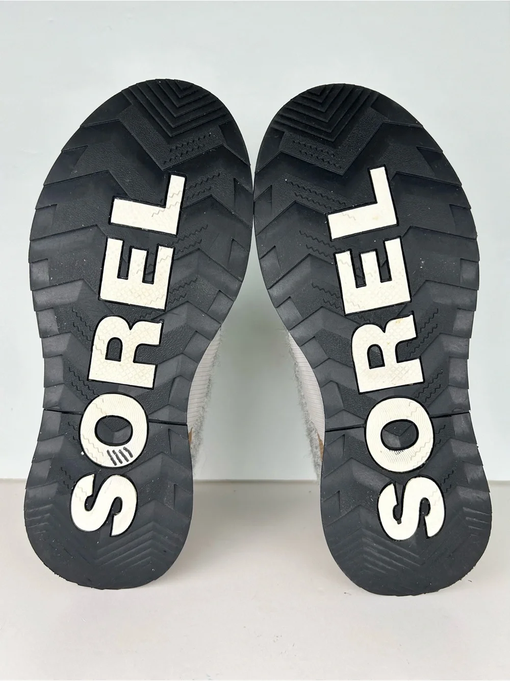 Sorel Out N About IV Classic Waterproof Unisex Suede Tan Gray Youth Boots